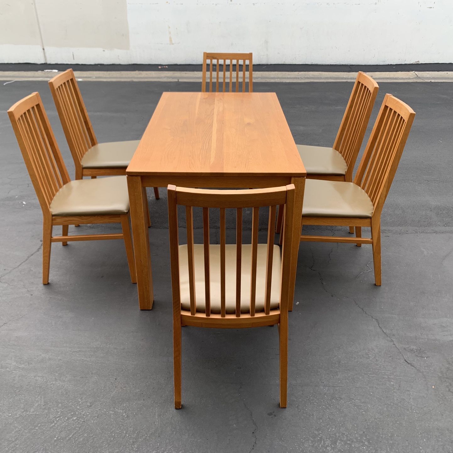 HANSSEM INTERIOR Solid Wood Modern Dining Table and 6 Chairs Very Good Condition 