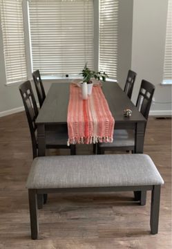 Living Spaces - Paige Table with 4 chairs and bench