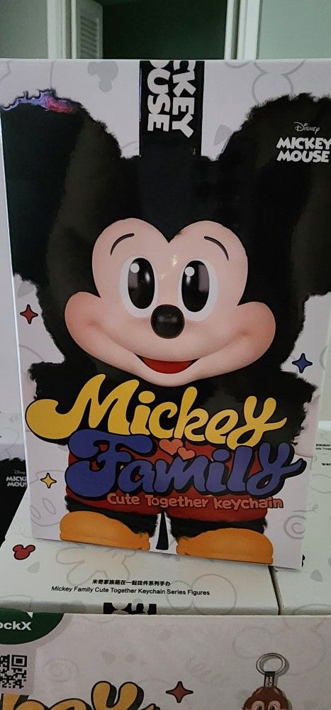 Mickey And Family Cute Together Keychain
