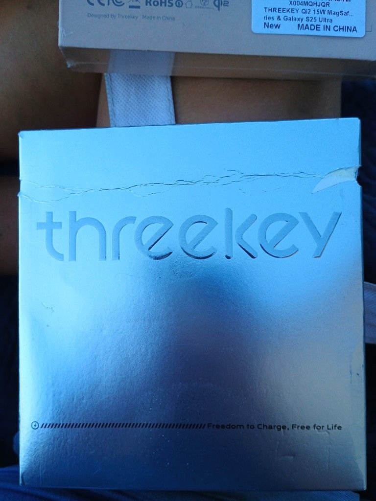 Threekey Portable Wireless Car Charger