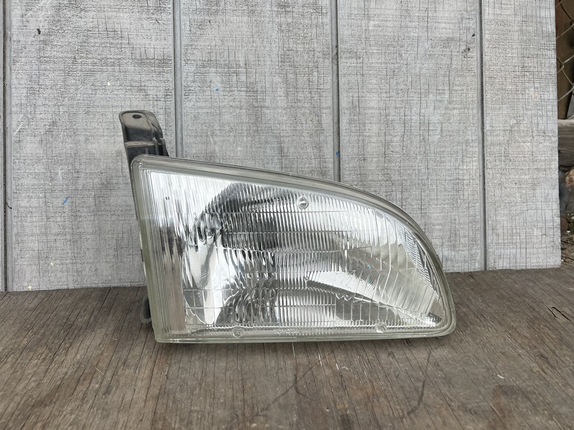 toyota sienna right headlight 2000