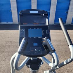 Precor EFX 222 Elliptical (Like New)