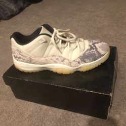 Jordan 11 Retro Low LE