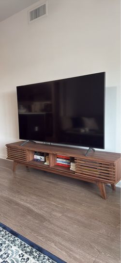 70" Mid-Century Modern Low Profile Media Console Entertainment TV Stand in Walnut