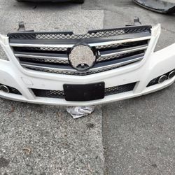 2011-2013 Mercedes R350 Complete Front Bumper With All The Accessories OEM.