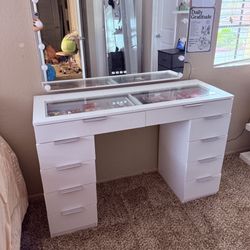 Makeup Vanity With Lights