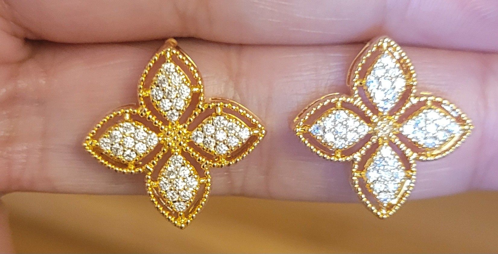 Brand new 14k gold plated zicorn leaf earring 