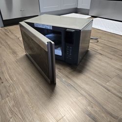 LG 1000 Watt Silver/black Microwave Oven 40$