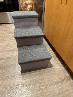 PET stairs/compartment $15