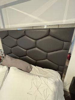 Modern Queen Canopy Bed Frame – Stainless Steel – $200