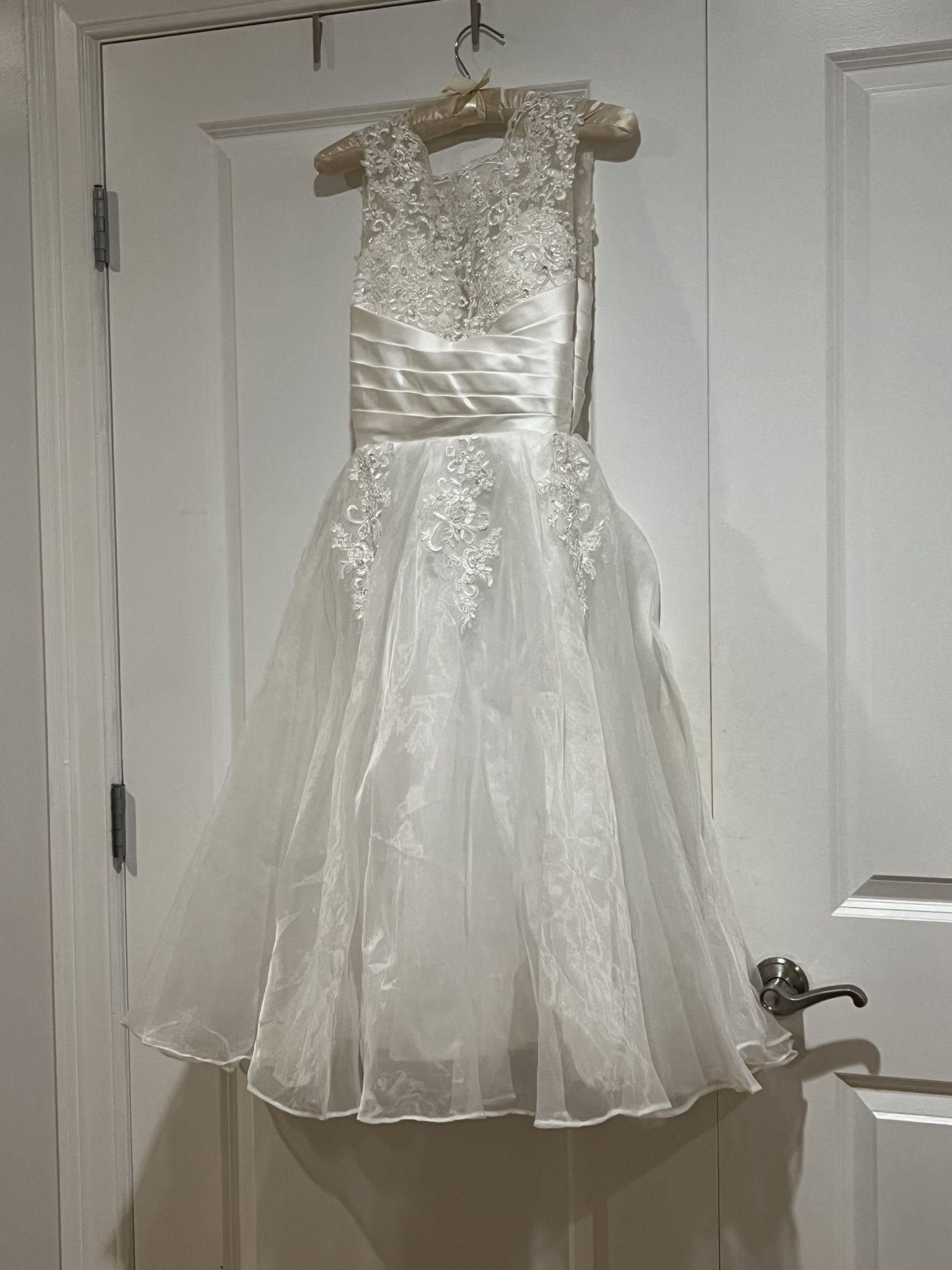 White Formal Dress Size 2 (3/4 Length) With Veil