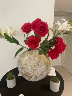 URGENT SELL GOLD VASE + FLOWERS HOME DECO
