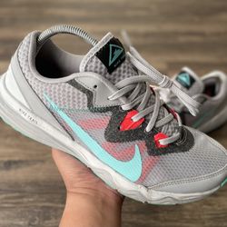 Nike Trail Shoes Women's Size 10 Hiking Outdoor Running Shoes DC1870-001