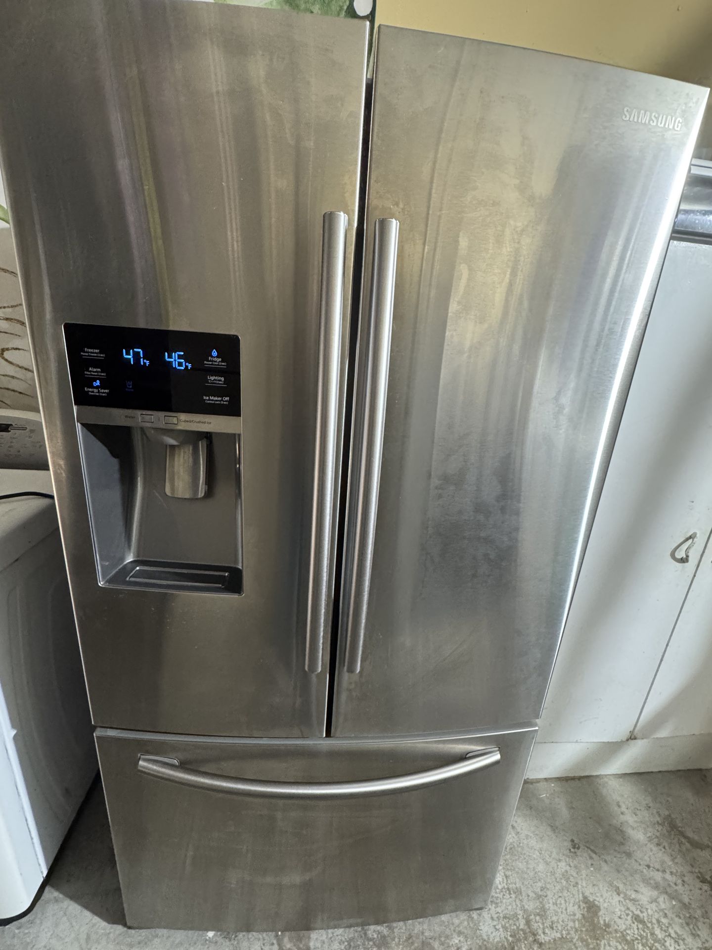 Samsung refrigerator pretty new