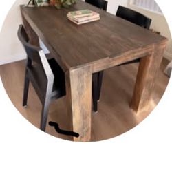 Table and chairs 🪑 $150/ make offer