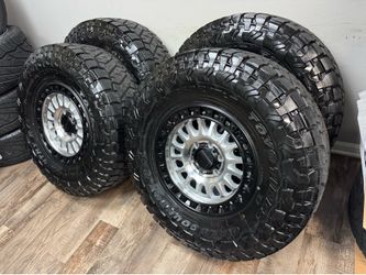 LIKE NEW 17x8.5 KMC wheels wrapped in TOYO tires 35x12.50r17