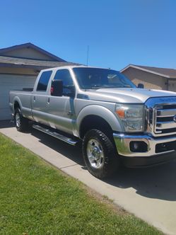 Selling my 2015 Ford 4x4 super dually F-250  diesel 6.7 l truck