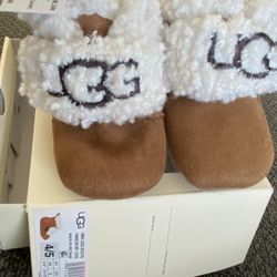 Baby-infant Unisex Authentic Uggs Size 4-5