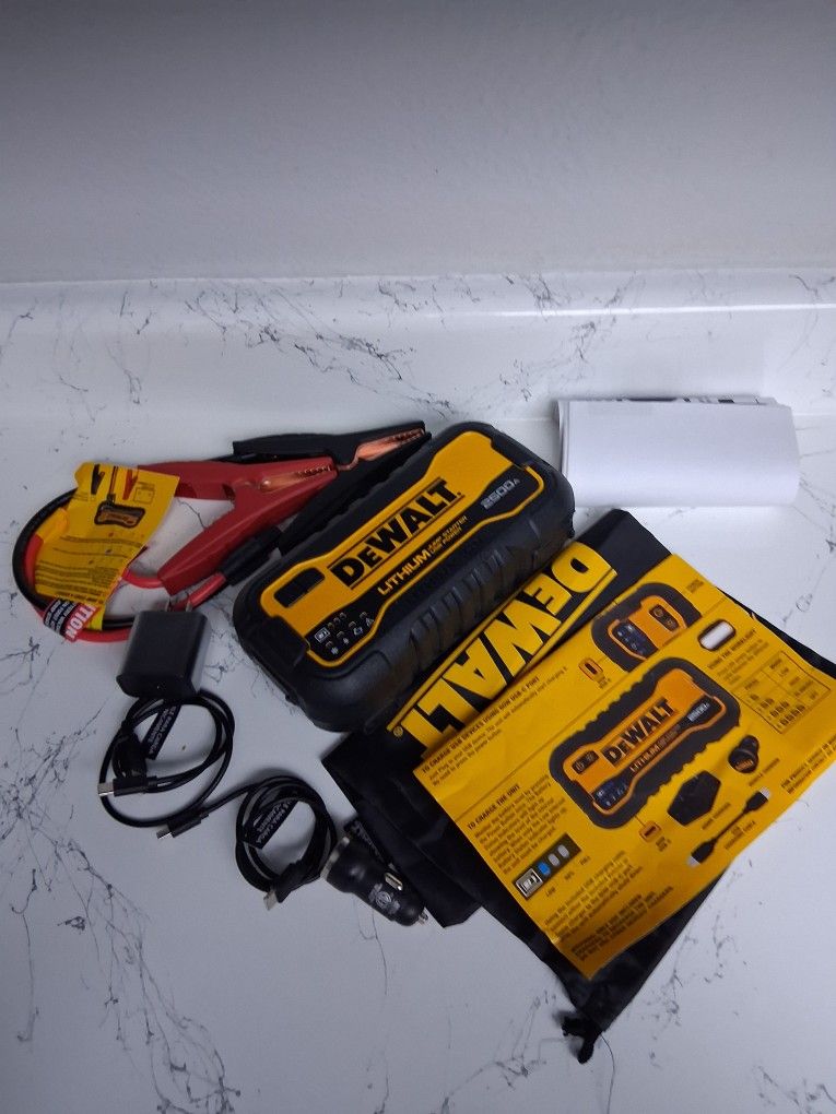 New, Nuevo, DEWALT 2500 Peak Amp Lithium Jump Starter with USB Power Bank