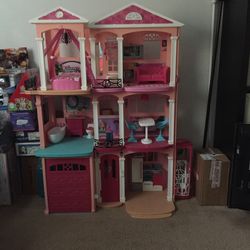 Barbie Dream House/hablo Español