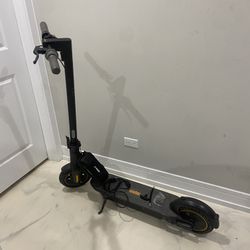 Segway Ninebot Max G30 Electric Scooter – Great Condition