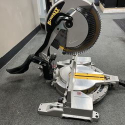 DEWALT Miter Saw 12” (553)
