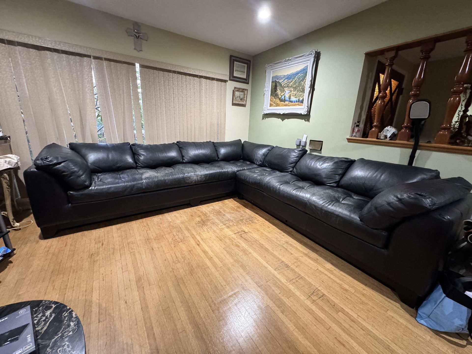 Comfortable Leather couch 