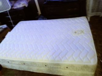 Sealy full mattress and box