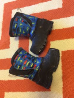 Snow boots baby size 5