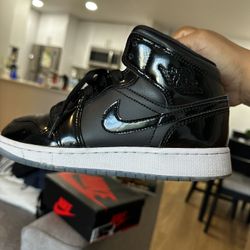 Jordan 1 Mid Sz 4.5 