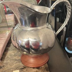 Water pitcher