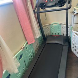 Life Fitness Treadmill 
