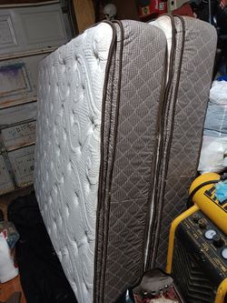 2 colchones Queen - $150