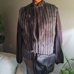 Kikit Faux Fur Vest Sz Lg