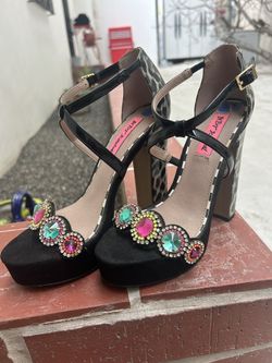 PRE-Loved Betsey Johnson Size 7