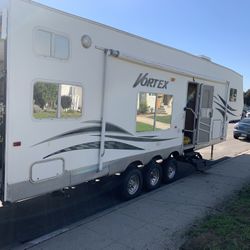 2006 Thor Vortex 5th Wheel Toy Hauler