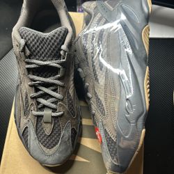 Adidas Yeezy 700 Geode Size 9.5 New