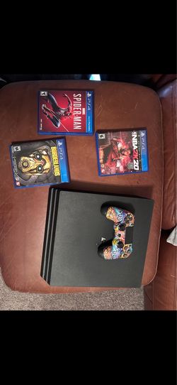 Playstation 4 Pro 1 TB  in Original Box + 4 Games