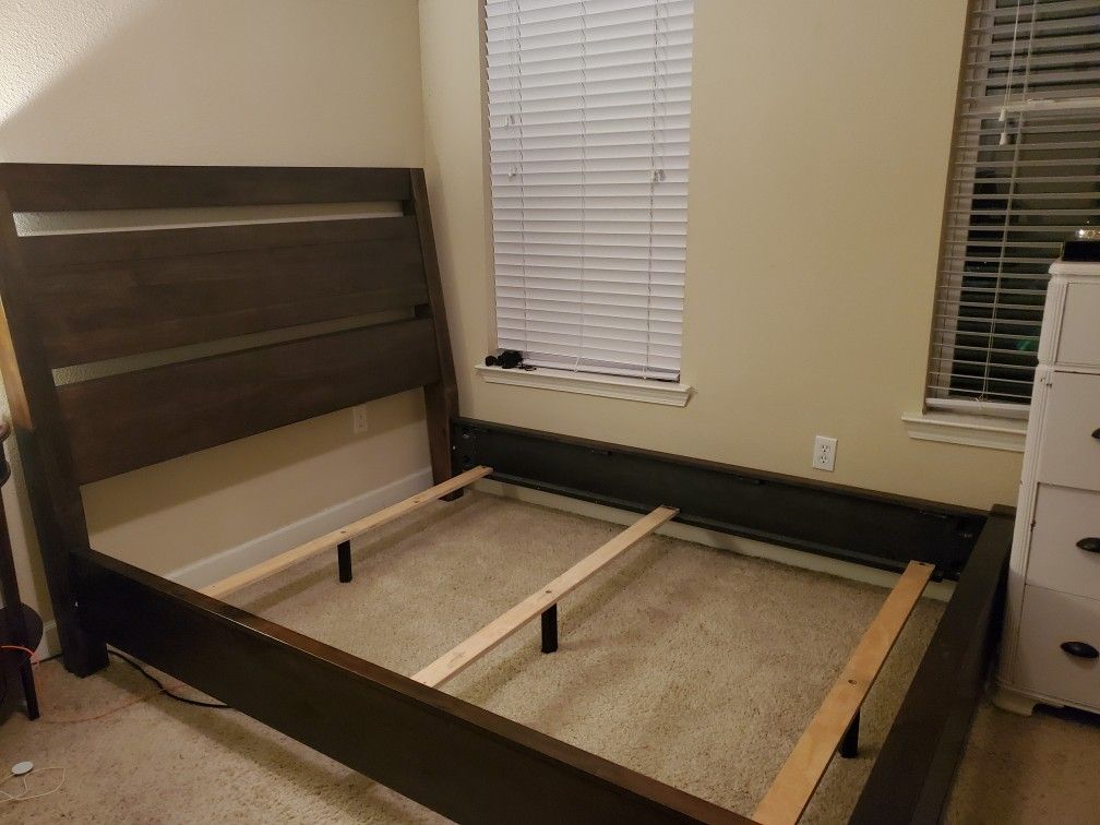 Ashley Starmore Queen Panel Bed Frame