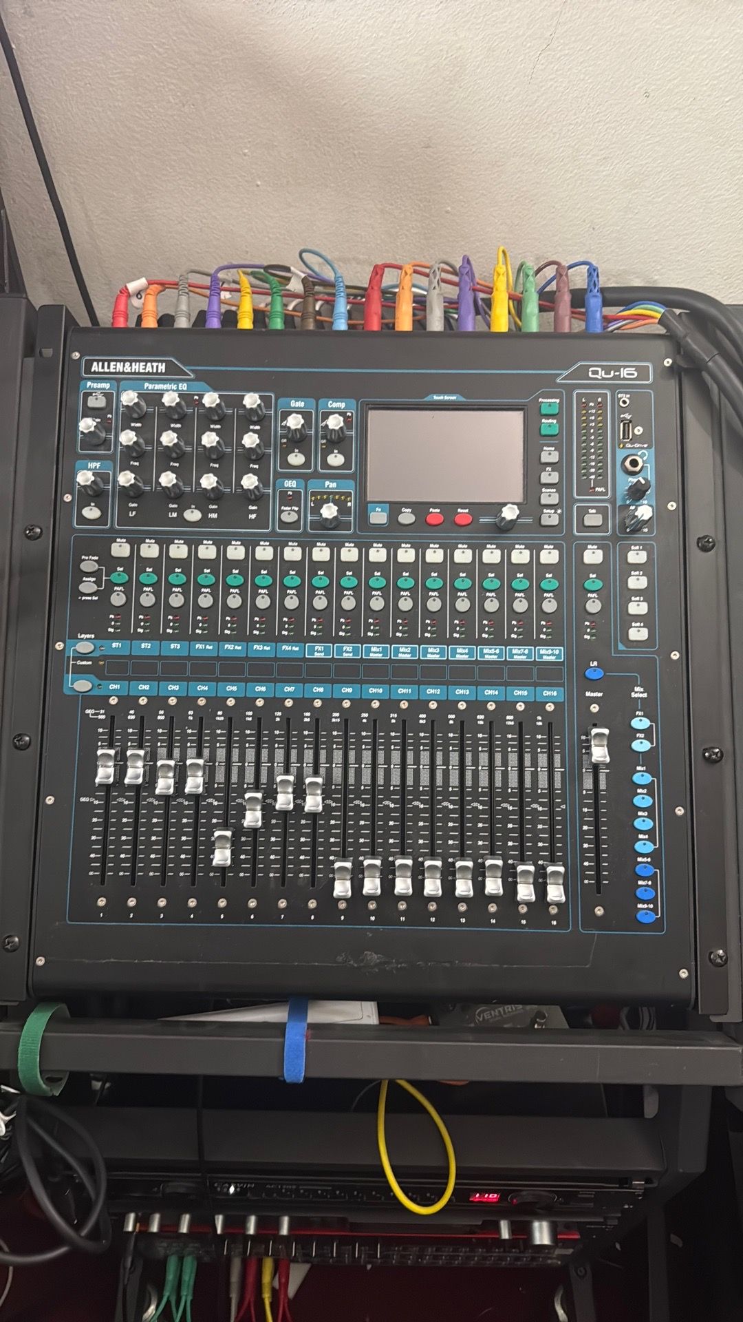 Allen & Heath Qu-16 Digital Mixing Board