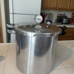 Canner / pressure pot