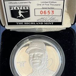 1 OZ Silver Dodgers Mike Piazza Limited Edition Medal. 