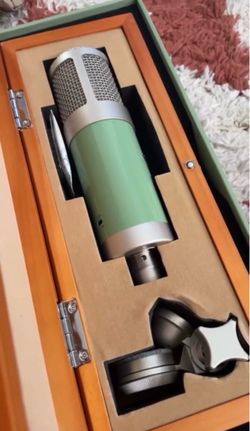 Universal Audio Bock 187 Large Diaphragm Cardioid Condenser Microphone 2022 - Present - Mint Green