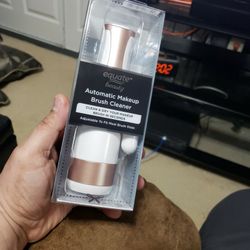 Automatic makeup brush cleaner