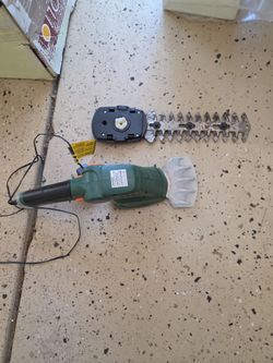 Scott's 7.2 Volt mini hedge trimmer