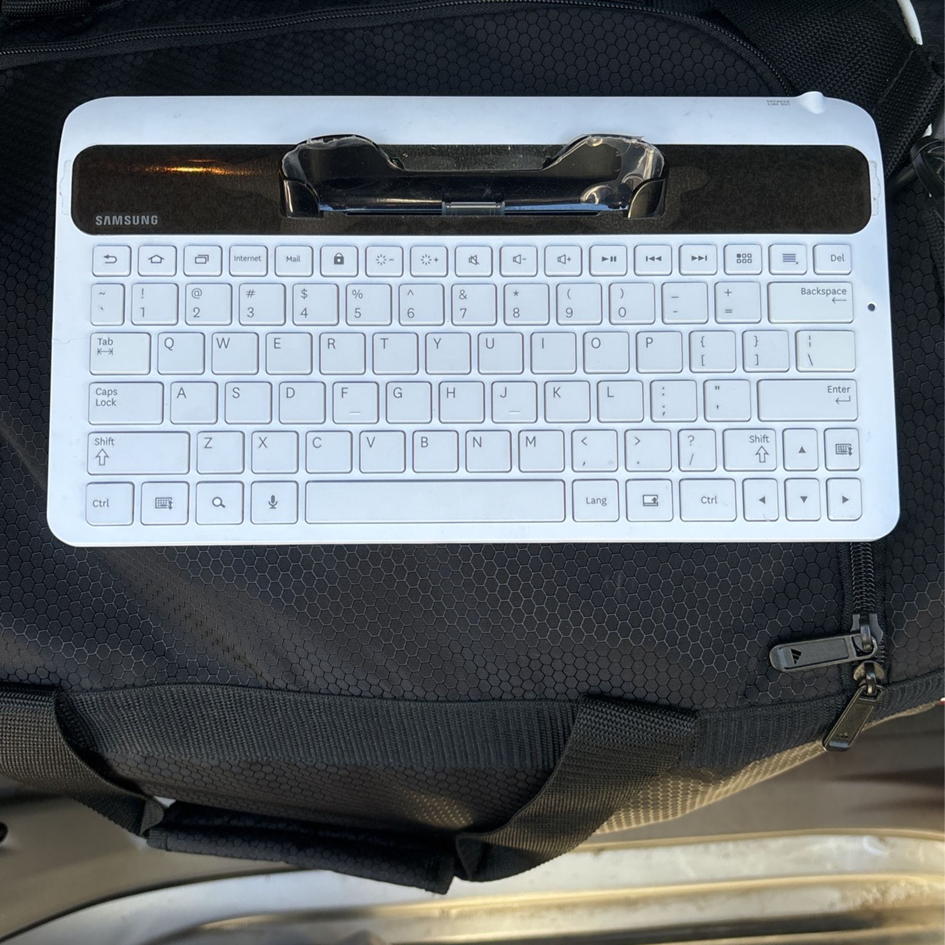 Samsung ATIV Smart PC Keyboard Dock Station Clavier NO Cords Included