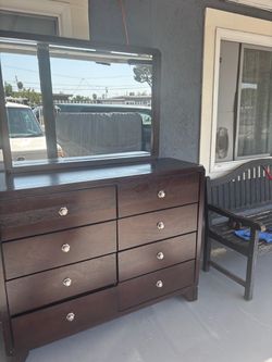 8 drawer double dresser with large mirror