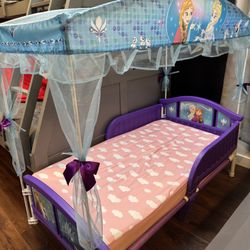 Delta Children Canopy Toddler Bed, Disney Frozen (Elsa & Anna)Includes Mattress, Bed Sheets