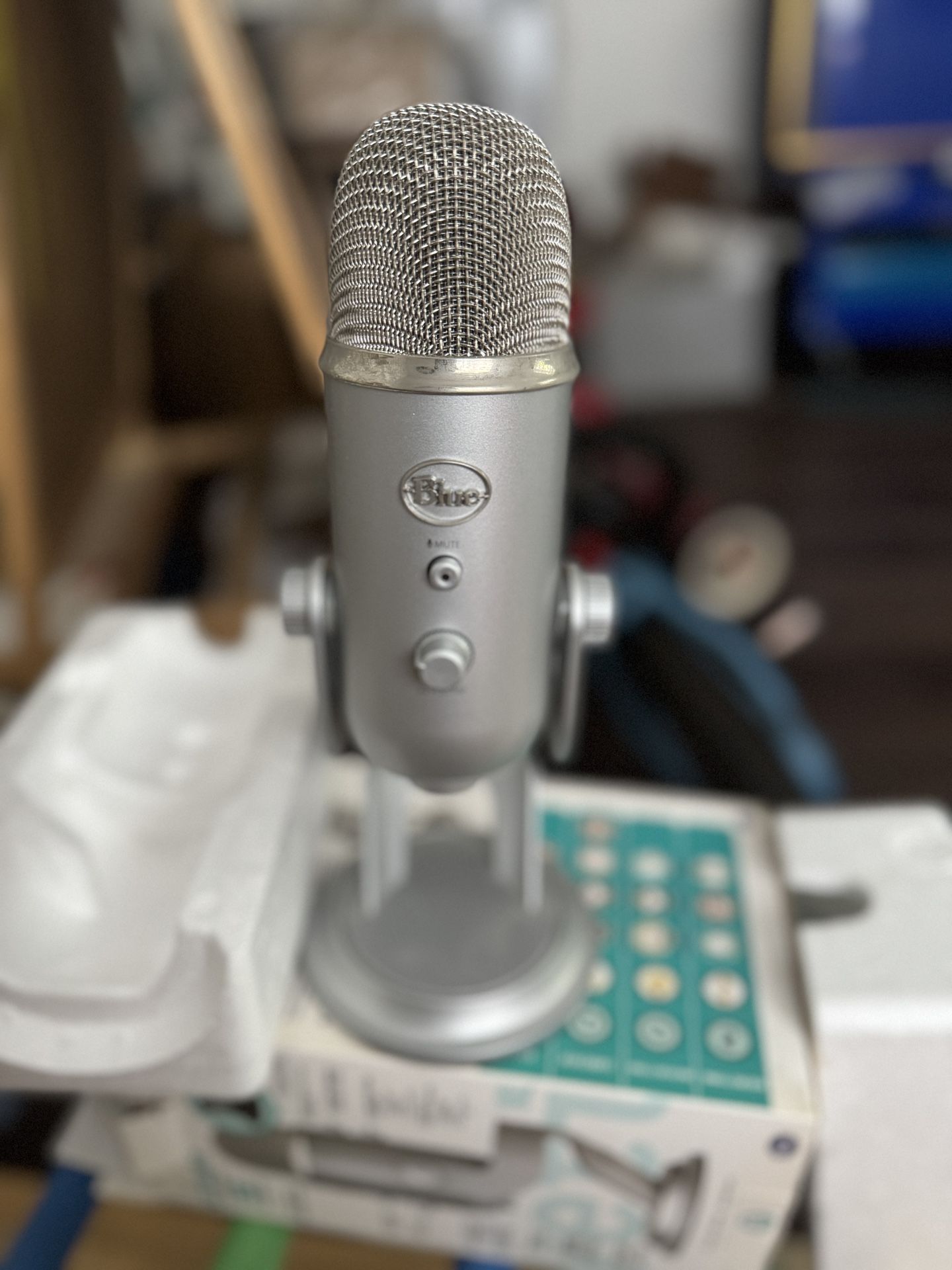 Blue Yeti USB Microphone (Silver)