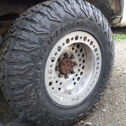 35 X 12.5 X 18 New Tires And Wheels